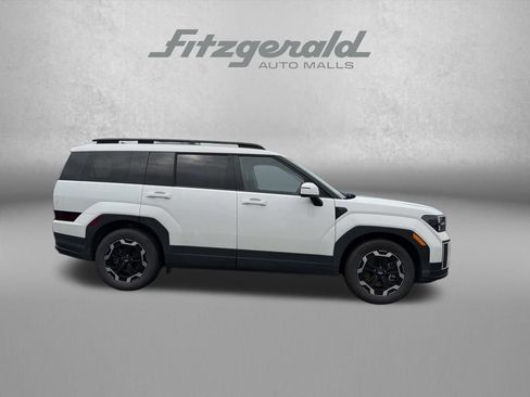 Used 2025 Hyundai Santa Fe SEL FWD image 2