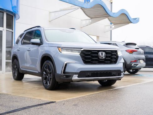 New 2025 Honda Pilot Touring image 4