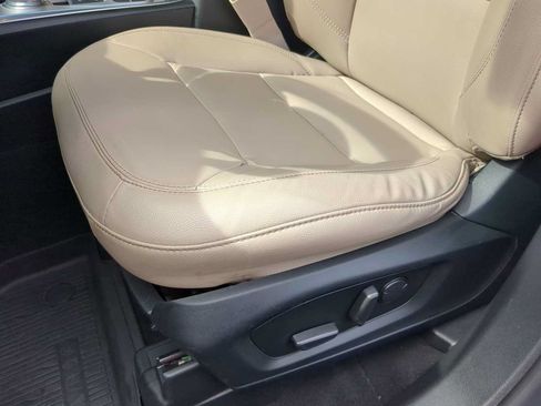 Used 2020 Ford Explorer XLT w/ Equipment Group 202A RWD image 13