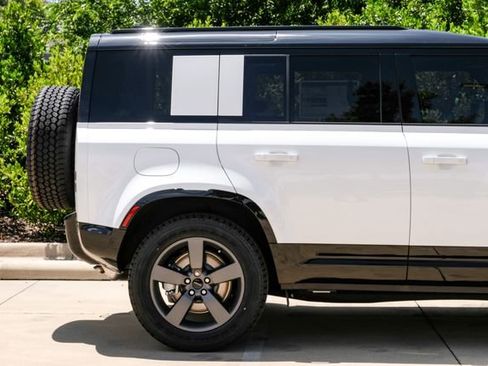 New 2026 Land Rover Defender 110 X-Dynamic SE AWD/4WD image 12