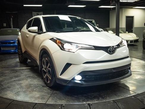 Used 2019 Toyota C-HR Limited FWD image 5