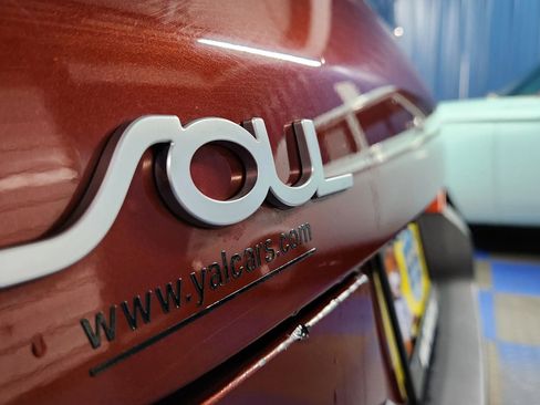 Used 2022 Kia Soul LX image 52