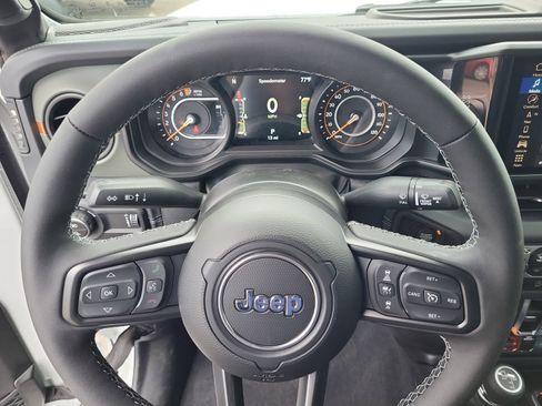 New 2025 Jeep Gladiator Mojave image 10