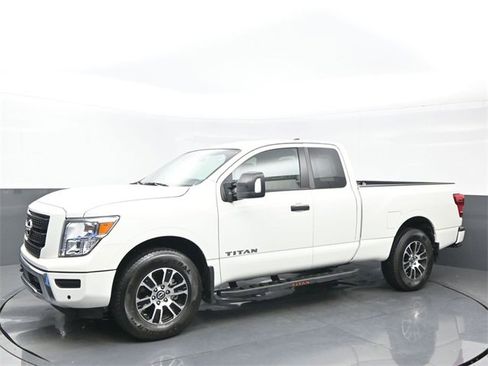 Used 2024 Nissan Titan SV w/ SV Utility Package image 2