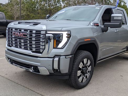 Used 2026 GMC Sierra 2500 Denali w/ Denali Reserve Package image 10