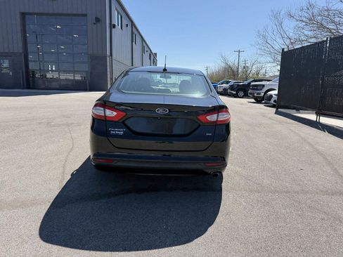 Used 2015 Ford Fusion SE image 4