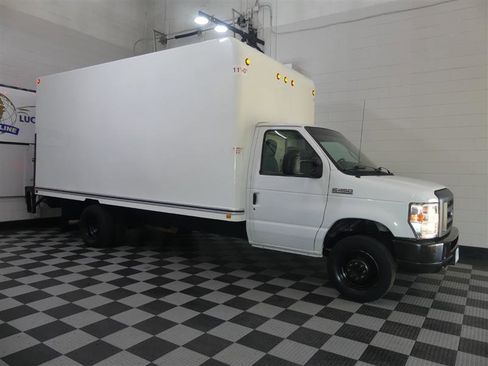 Used 2019 Ford E-450 and Econoline 450 Super Duty w/ Power Windows & Locks Group image 5