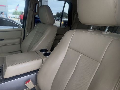 Used 2017 Ford Expedition Limited w/ Equipment Group 301A RWD image 10