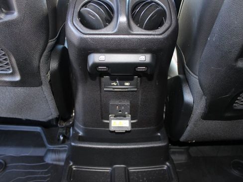 Used 2020 Jeep Wrangler Unlimited Rubicon w/ Uconnect 4C Nav & Sound Group image 32