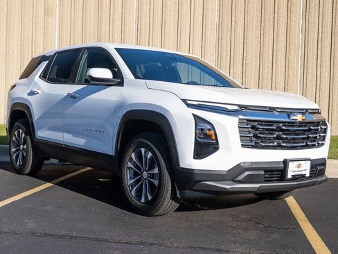 New 2026 Chevrolet Equinox LT image 2