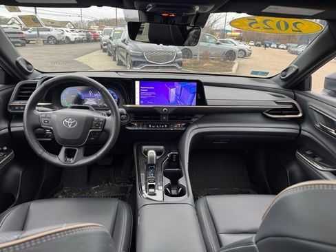 Used 2025 Toyota Crown Signia w/ Advanced Technology Package image 46