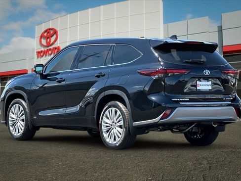 Certified 2026 Toyota Highlander Platinum AWD/4WD image 5