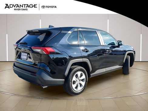 Used 2025 Toyota RAV4 LE AWD/4WD image 8