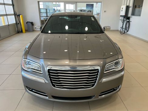 Used 2014 Chrysler 300 C RWD image 2