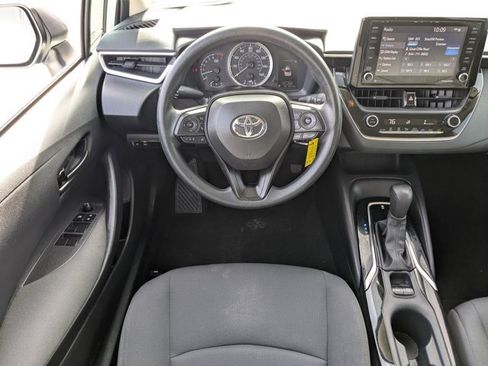 Used 2022 Toyota Corolla LE image 15