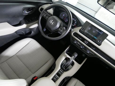 Used 2024 Honda HR-V LX image 9