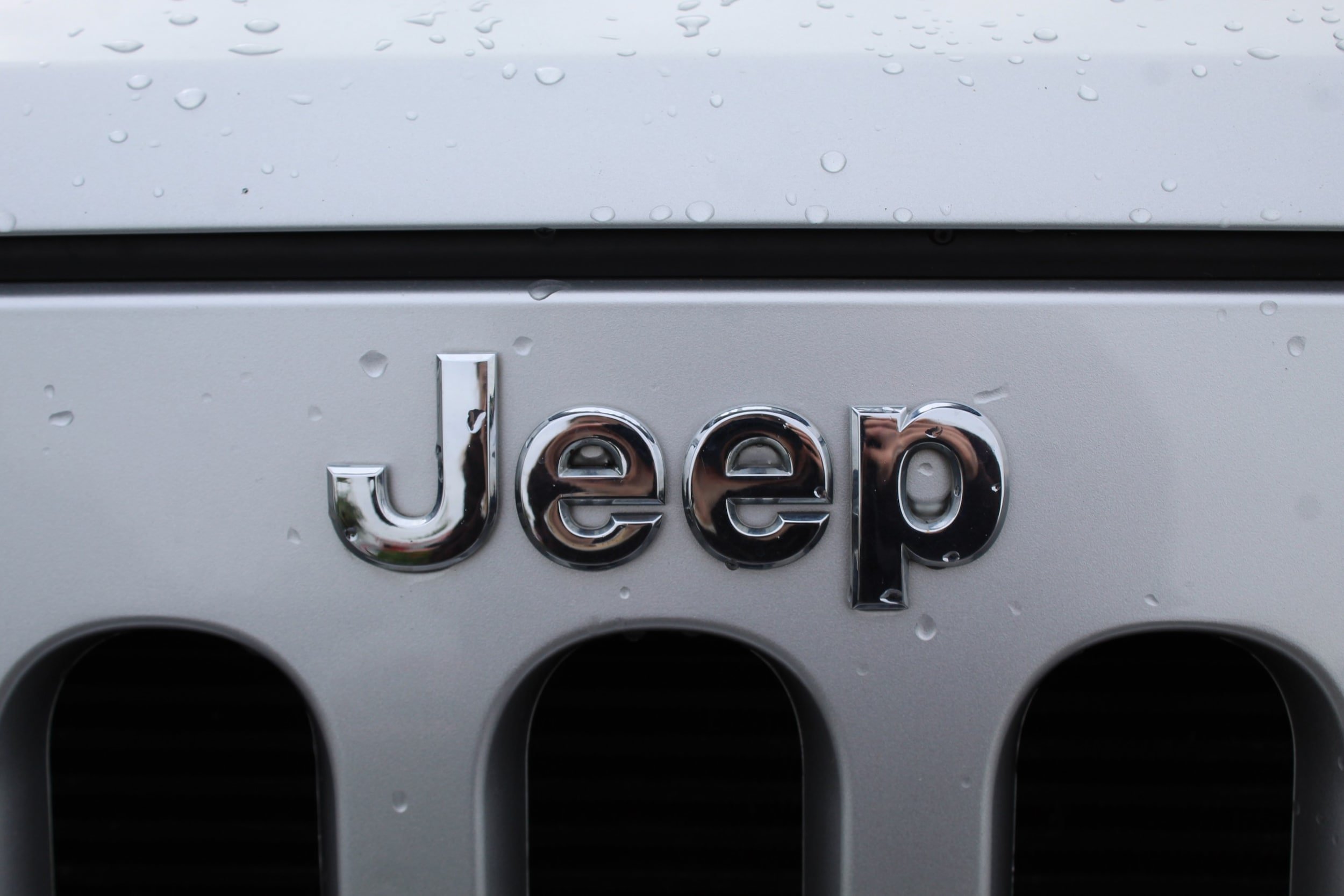 Used 2012 Jeep Wrangler Unlimited Sahara w/ Connectivity Group AWD/4WD image 13