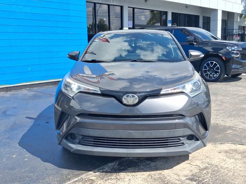 Used 2019 Toyota C-HR XLE FWD image 3
