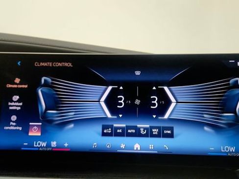 Used 2026 BMW 740i xDrive AWD/4WD image 66