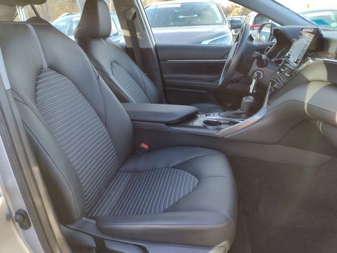 Used 2024 Toyota Camry SE image 25