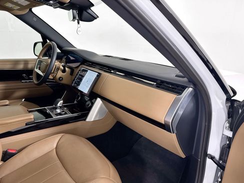 Used 2023 Land Rover Range Rover SE image 33