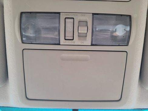 Used 2013 Nissan Frontier SL w/ Moonroof Pkg image 12