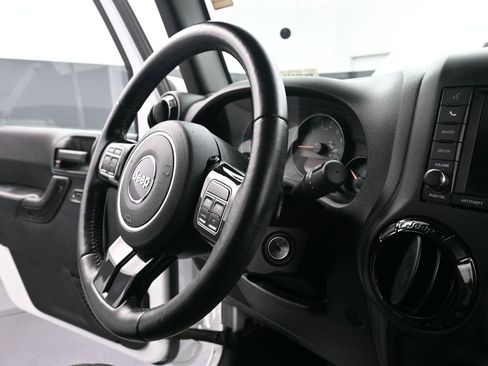 Used 2017 Jeep Wrangler Unlimited Sahara image 22