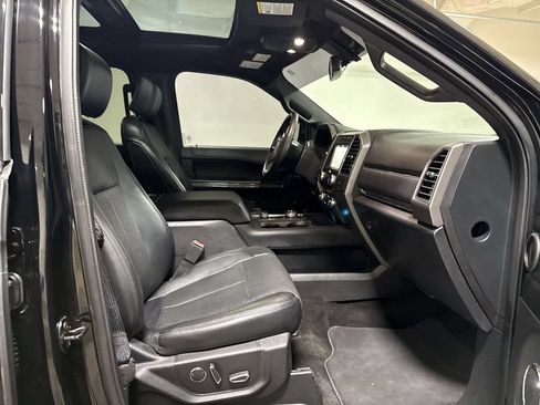 Used 2018 Ford Expedition XLT w/ Equipment Group 202A AWD/4WD image 23