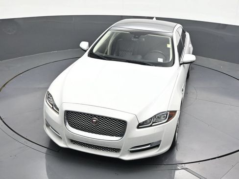 Used 2016 Jaguar XJ L Portfolio RWD image 22