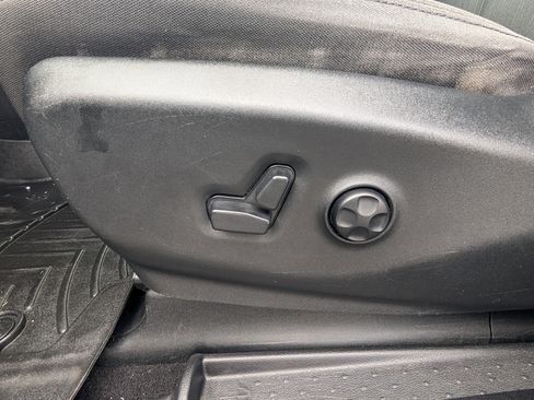 Used 2019 Chrysler Pacifica Touring Plus w/ Advanced Safetytec Group image 20