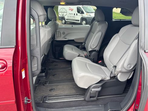 Certified 2026 Toyota Sienna XLE AWD/4WD image 8