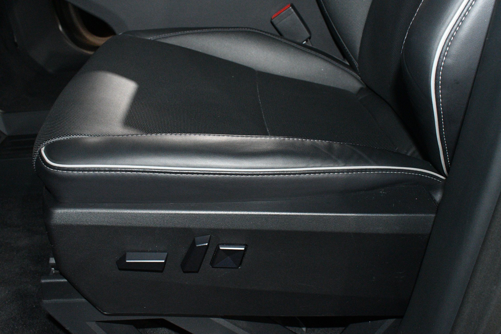 Used 2024 Tesla Cybertruck AWD Crew Cab image 13