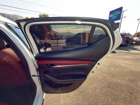 Used 2020 MAZDA MAZDA3 Hatchback w/ Premium Package FWD image 10