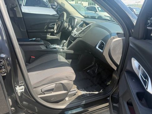 Used 2017 Chevrolet Equinox LS AWD/4WD image 28