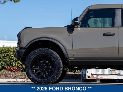 Used 2025 Ford Bronco Badlands AWD/4WD image 39