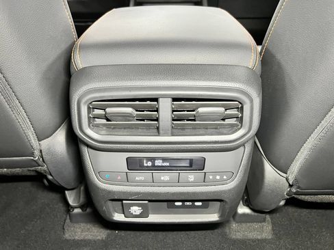 Used 2025 Honda Pilot TrailSport image 23