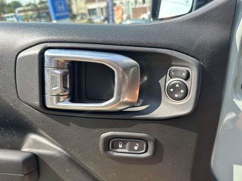 Used 2024 Jeep Wrangler Unlimited Rubicon image 31