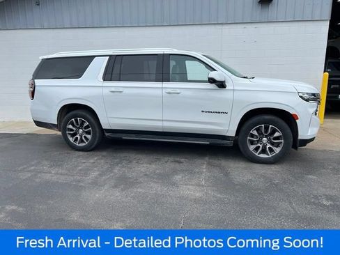 Used 2024 Chevrolet Suburban LT w/ LT Signature Package AWD/4WD image 4