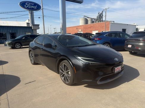 Used 2024 Toyota Prius XLE AWD/4WD image 3