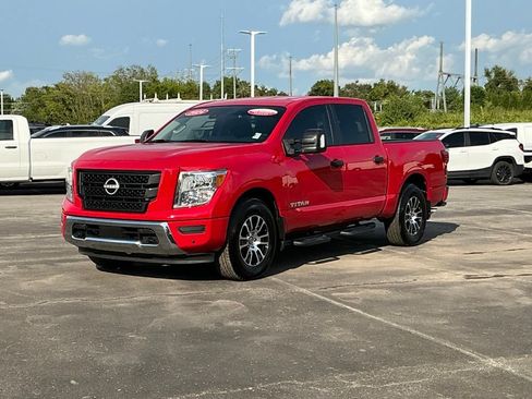 Used 2024 Nissan Titan SV w/ SV Convenience Package RWD image 2