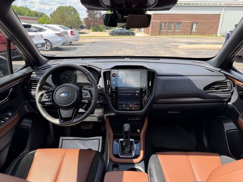 Used 2025 Subaru Forester Touring w/ Popular Package - Touring AWD/4WD image 28