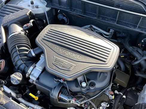 Used 2018 Cadillac XT5 Premium Luxury w/ Driver Assist Package image 32