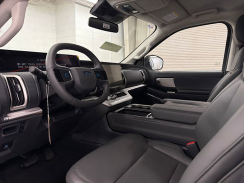 New 2026 Ford Expedition Active image 6