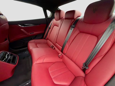 Used 2023 Maserati Quattroporte Modena RWD image 20