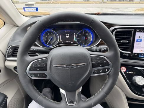 Used 2024 Chrysler Pacifica Limited image 19
