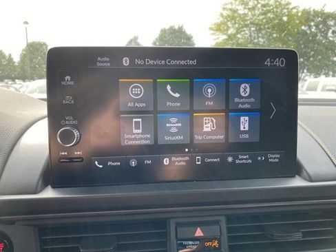 Used 2025 Honda Pilot TrailSport image 6