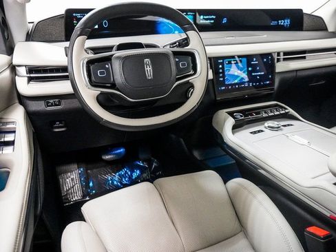 Used 2025 Lincoln Navigator L Reserve AWD/4WD image 17