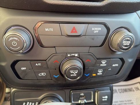 Used 2018 Jeep Renegade Trailhawk w/ Cold Weather Group II image 20