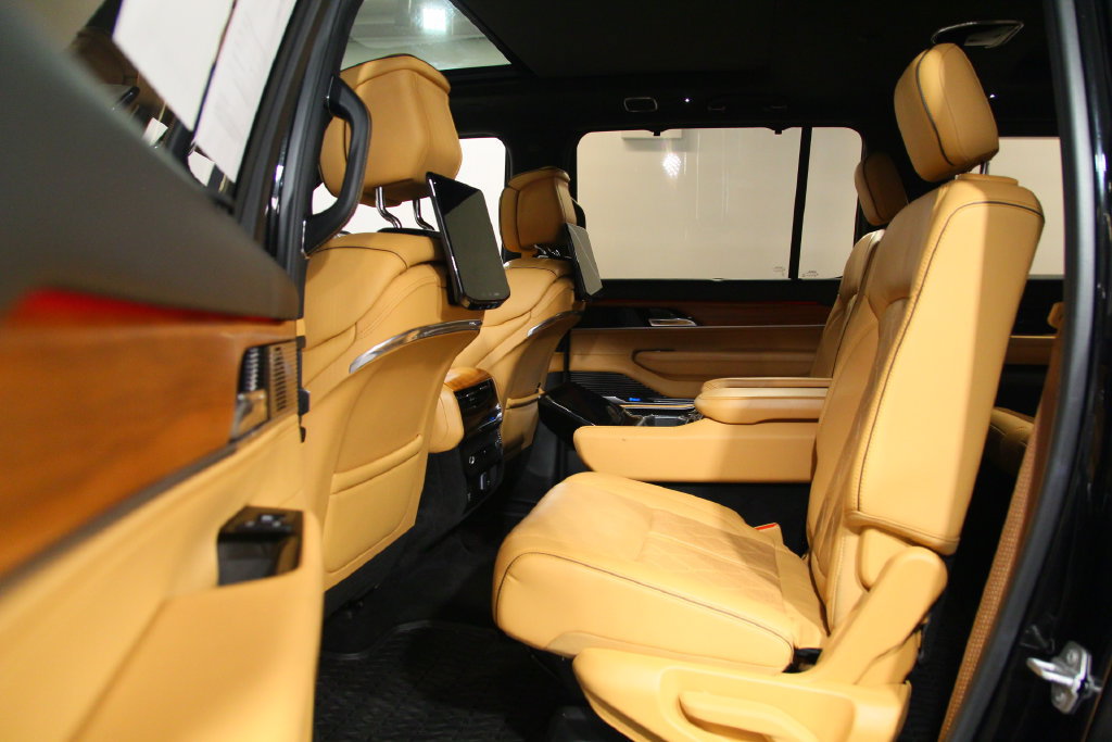 Used 2022 Jeep Grand Wagoneer Series III w/ Rear Seat Video Group 1 AWD/4WD image 25