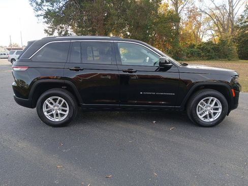 Certified 2023 Jeep Grand Cherokee Laredo X image 2